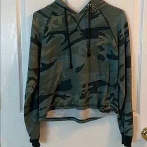 camouflage green cropped shirt w hood
